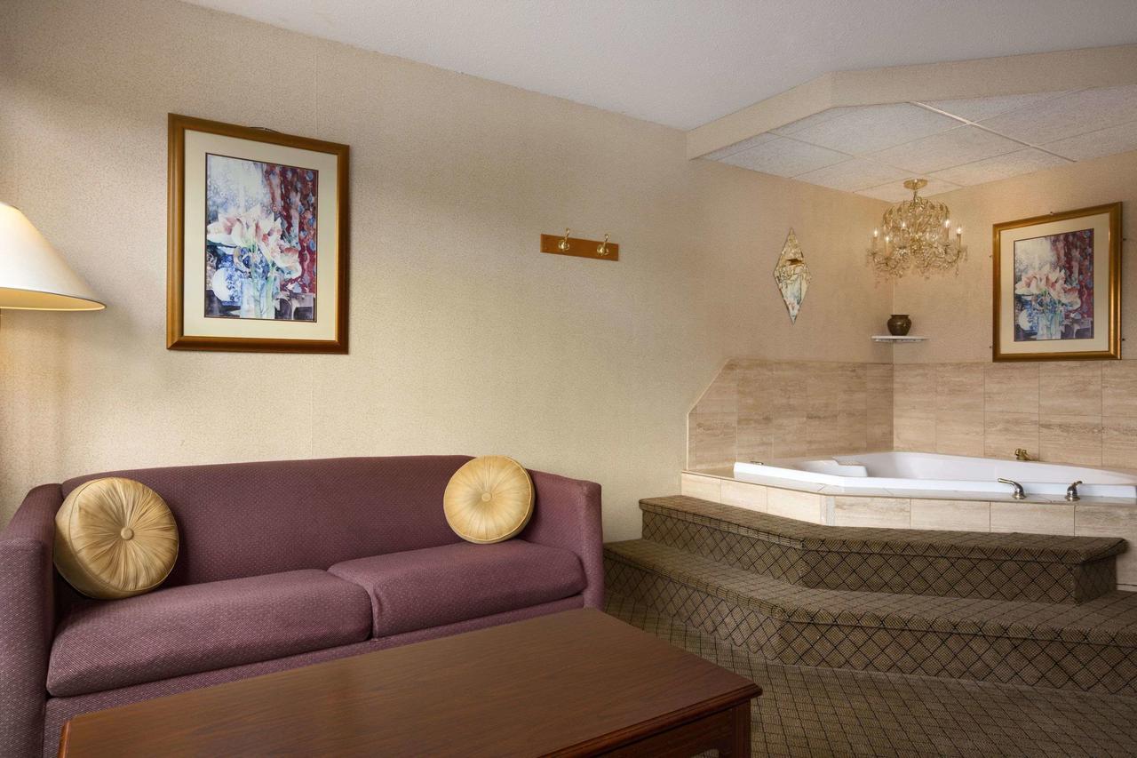 Ramada By Wyndham Cortland Hotel & Conference Center المظهر الخارجي الصورة