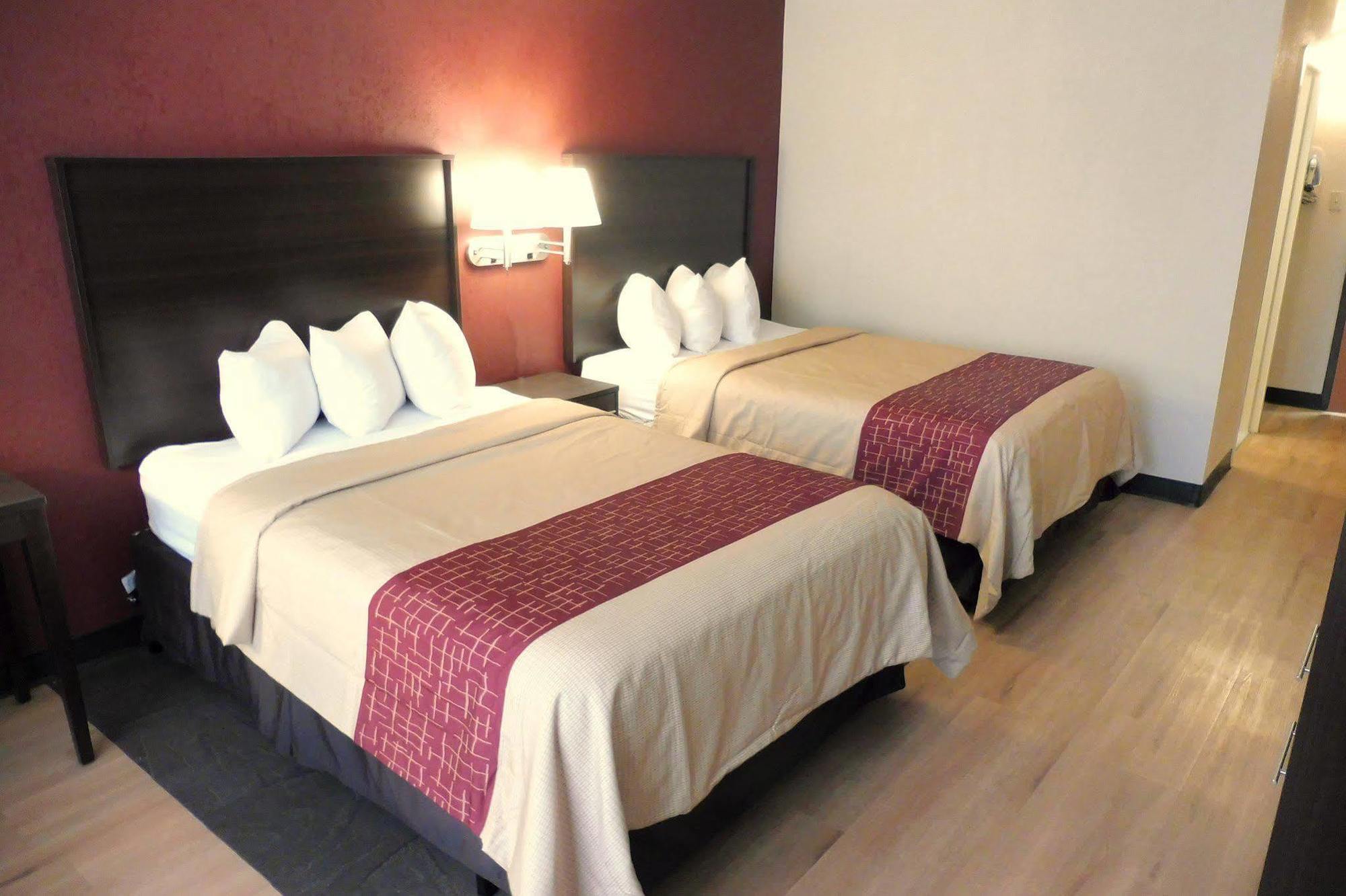 Ramada By Wyndham Cortland Hotel & Conference Center المظهر الخارجي الصورة
